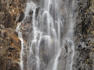 Fototapeta na wymiar 幽玄で美しい滝
