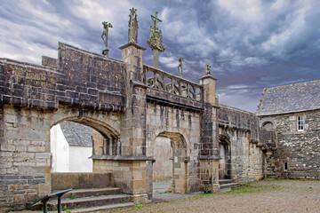 Fototapeta premium La Martyre. La porte triomphale de l'église Saint Salomon de l'enclos paroissial. Finistère. Bretagne 