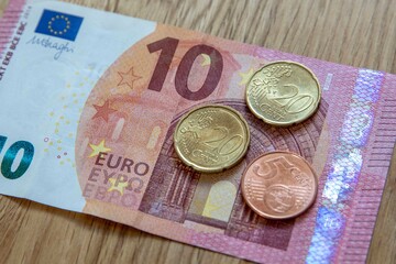 Mindestlohnsteigerung auf  10,45 € 