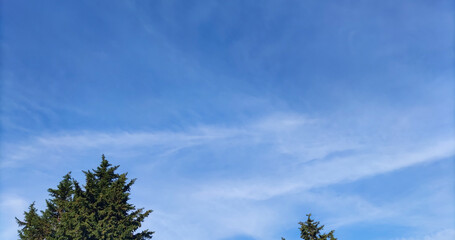 Obraz premium Cielo e nuvole in una giornata di giugno