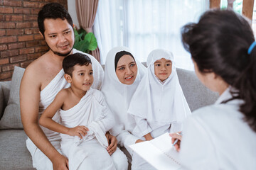 Fototapeta na wymiar muslim family consultation with doctor before going for umrah