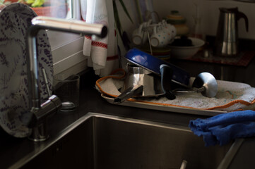 glass lamp that reflect light forming colors and being placed in a living room