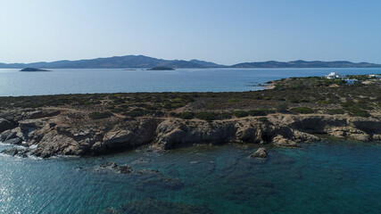 Fototapeta premium Plage d'Aliko sur l'île de Naxos dans les Cyclades en Grèce vue du ciel