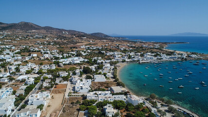 Fototapeta premium Plage d'Aliko sur l'île de Naxos dans les Cyclades en Grèce vue du ciel