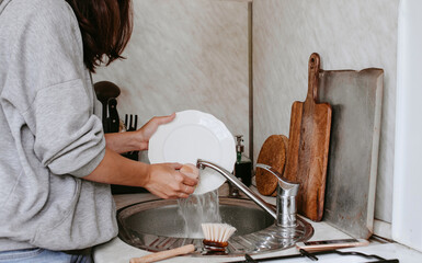 woman washing the dish with zero waste dishwasher