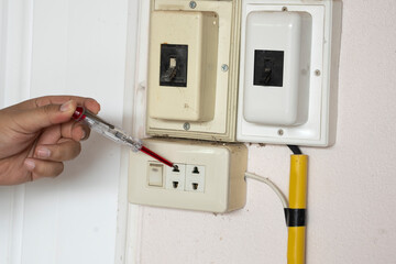 Electrician check With an electric wipe
