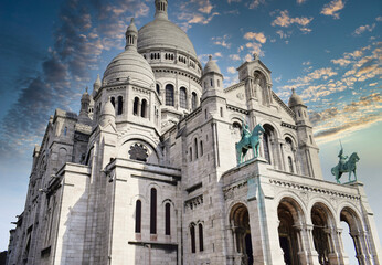 Fototapeta na wymiar Vista de la Basilica del Sagrado Corazon en Paris