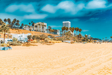 Obraz premium View of the beach of Santa Monica and the Pacific Ocean. Suburbs of Los Angeles.
