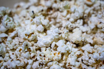 Palomitas de maiz blancas recien hechas