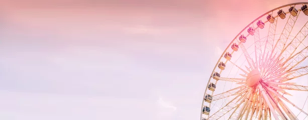 Papier Peint photo autocollant Parc dattractions Ferris Wheel Over Cloudy Sky During Sunset