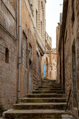 Fototapeta na wymiar View of the narrow streets of the historic Mardin. Mardin, Turkey.