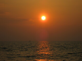 Fototapeta na wymiar beach sun set ocean