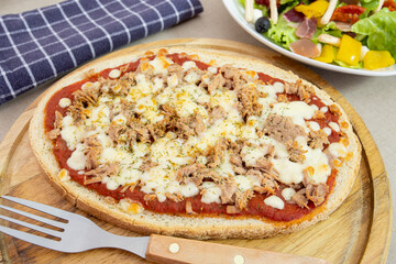 bruschetta au thon sur une table