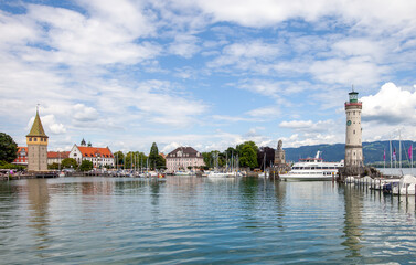 Fototapeta na wymiar der Hafen von Lindau am Bodensee