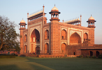Fototapeta na wymiar Taj Mahal, in Agra, India by sunrise