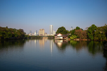 Obraz premium Lake and architecture