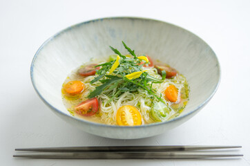 そうめんとミニトマト、イタリアン風