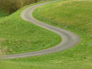 kleine gewundene Strasse