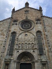 Fototapeta na wymiar Facade of Como Cathedral