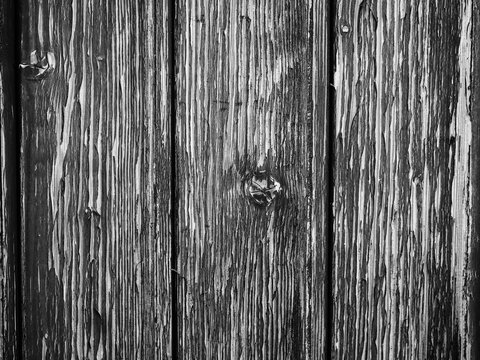 Holzplanken mit abgesplitterter Farbe