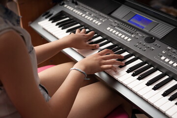 Girl studying piano lessons online
