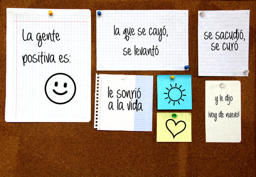 notas blancas y multicolor en pizarra de corcho con mensaje
La gente positiva es
la que se cayo, se levanto 
se sacudio, se curo
le sonrio a la vida 
y le dijo voy de nuevo