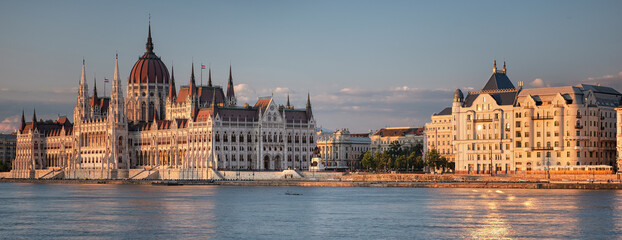 Obraz premium The famous Hungarian Parliament in Budapest, Hungary