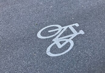 Fototapeta premium bicycle lane sign on asphalt
