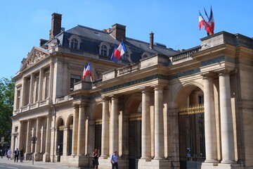Fototapeta na wymiar Façade du Conseil d'État au Palais-Royal à Paris (France)