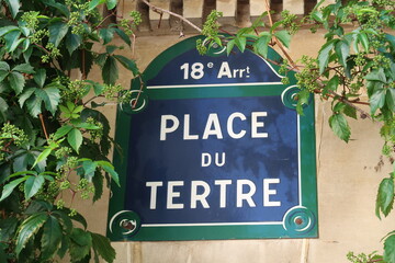 Plaque de rue de la célèbre "Place du Tertre" sur la butte Montmartre à Paris (France)