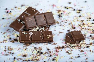 Bitter chocolate pieces