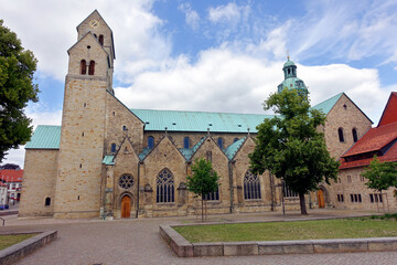 Fototapeta na wymiar Unesco Welterbe Hildesheimer Dom St. Marien