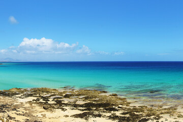 Obraz premium Tropical beach, azure ocean water and blue sky. Paradise landscape. Panorama