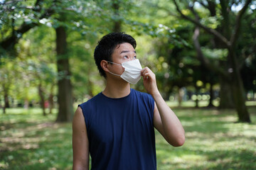 Fototapeta premium 公園でマスク