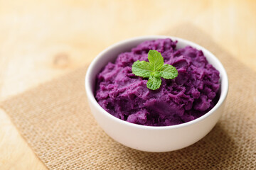Obraz na płótnie Canvas Mashed purple sweet potatoes in a bowl, Healthy food 