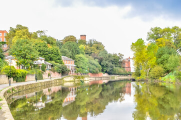 Fototapeta na wymiar Shrewsbury Town river scene with residential homes