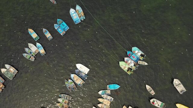 Bahia de Paracas Peru con barcos