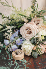 ...Bridal bouquet with rings