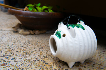 夏の風物詩　蚊取り線香を入れるブタの入れ物