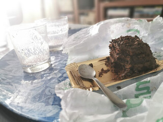 Breakfast or snack. Too much cake. It is advisable to eat in moderation, especially sweets. Finished juices and smoothies.