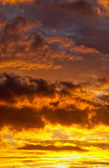 Nuages dans un ciel bleu, clouds in a blue sky 