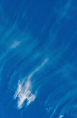 Nuages dans un ciel bleu, clouds in a blue sky 