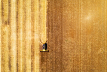 Fototapeta na wymiar Aerial view of combine harvester harvesting wheat. Beautiful wheat field.