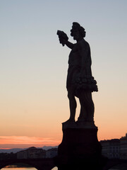 Italia, Toscana, Firenze. Statue del Ponte Santa Trinita.
