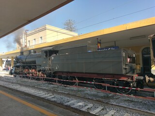 Fototapeta na wymiar old steam locomotive at the catania station