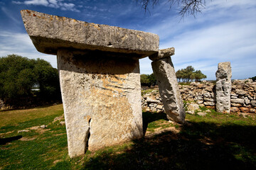 Santuario talayótico de Talatí de dalt, recinto de Taula. Migjorn.Menorca.Baleares.España. © Tolo