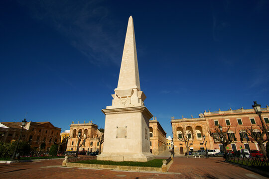 Obelisco (s.XIX).Plaza des Born.Ciutadella.Menorca.Baleares.Espa&ntilde;a.