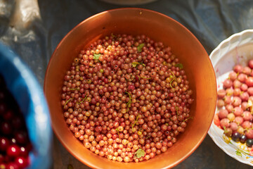 Close-up of white currants in an orange bowl. White creek. Crust close-up. Berries