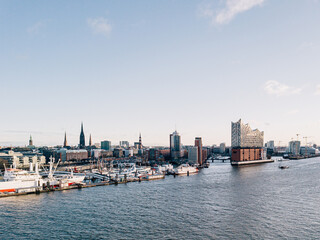 Obraz premium Die Elbphilharmonie und der Hamburger Hafen von oben