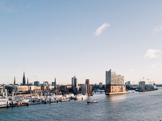 Die Elbphilharmonie und der Hamburger Hafen von oben